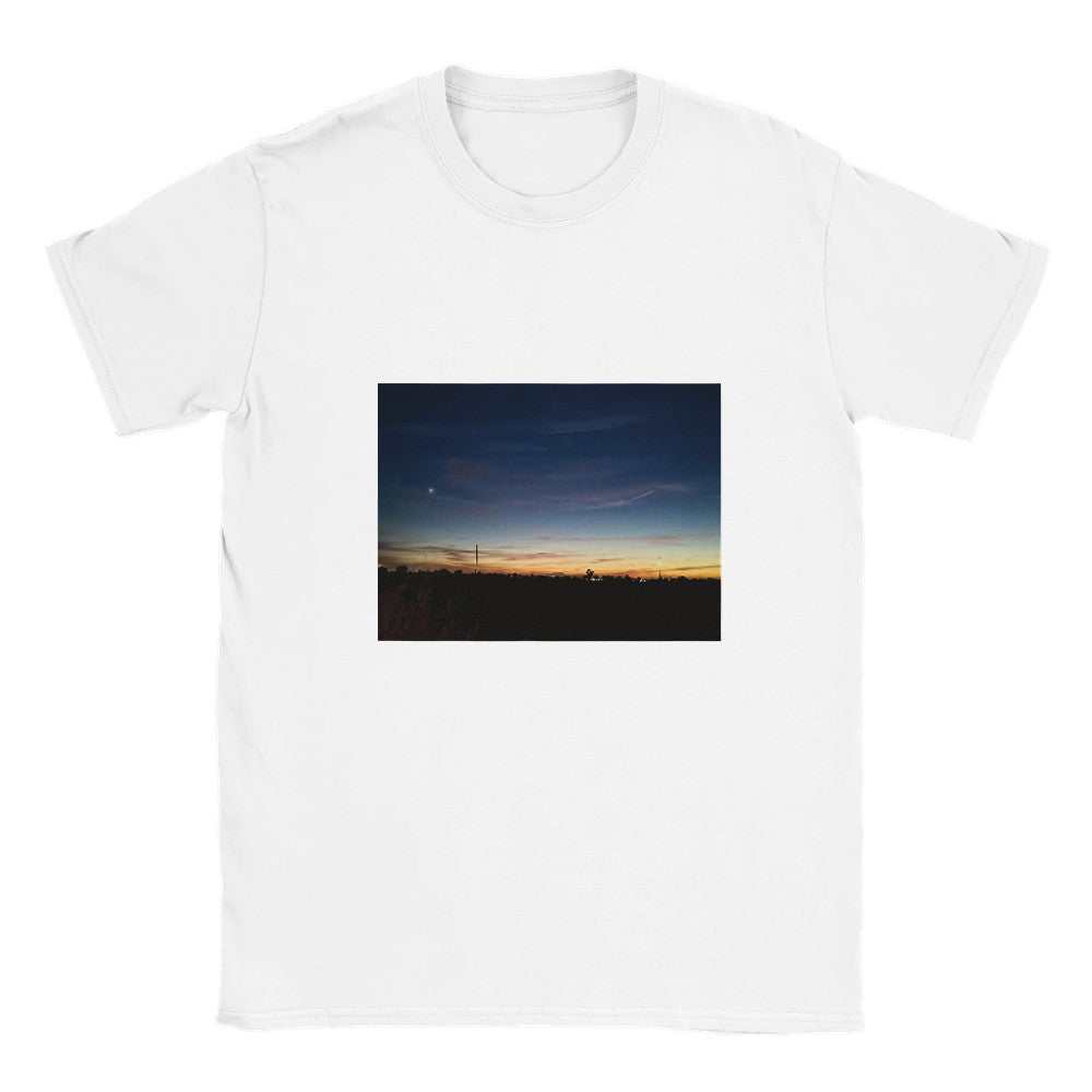Sunset Graphic T-Shirt – Premium Soft Cotton Crew NeckElevate your casual wardrobe with our premium Sunset Graphic T-Shirt. Featuring a stunning sunset photography print, this t-shirt combines artistic flair with unparaPrint MaterialKawaii Therapy ShopKawaii Therapy ShopSunset Graphic T-Shirt