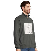 Felpa Uomo Zip Fela Uomo Illustrazione Art – Cotone Riciclato Eco-FrieEleva il tuo stile quotidiano con la nostra felpa con zip unisex, caratterizzata dall&
